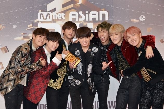 BTS at MAMA 2016 with Artist of the Year award