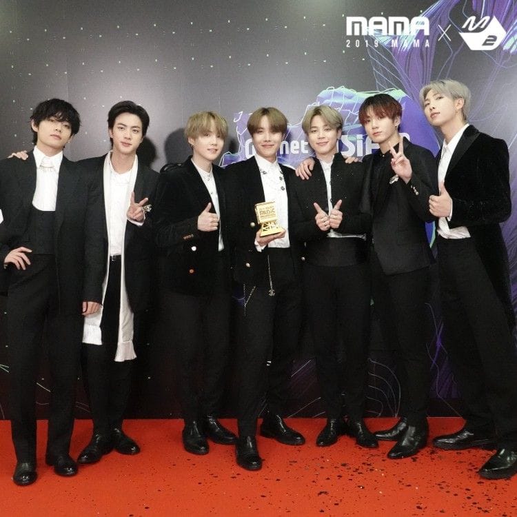 BTS receiving Artist of the Year at MAMA 2019